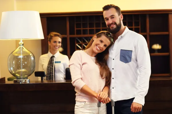 couple-at-reception-desk-in-hotel-2025-01-09-08-29-13-utc-691597d2343bf-original-696b57da198e4