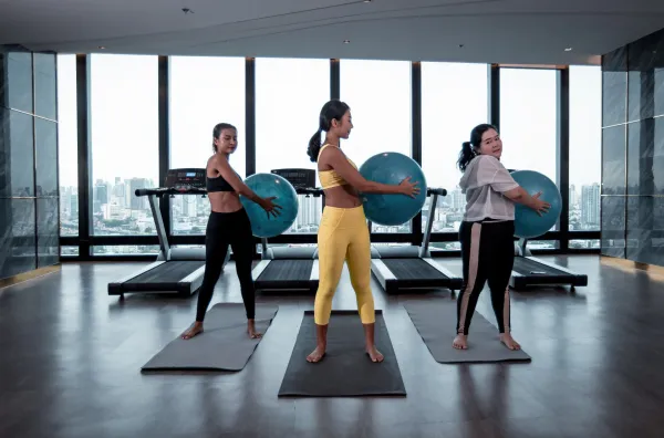 sport-fitness-woman-wearing-sportwear-with-headban-2025-03-13-18-19-18-utc-6914ab1d2e0f2