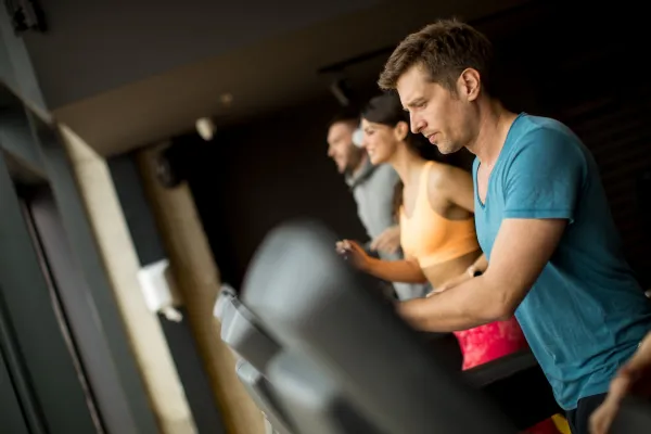 young-people-using-threadmill-in-modern-gym-2025-02-21-19-41-14-utc-6914ab1fdf238